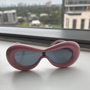 Chic Pink Sunglasses with Dark Lenses